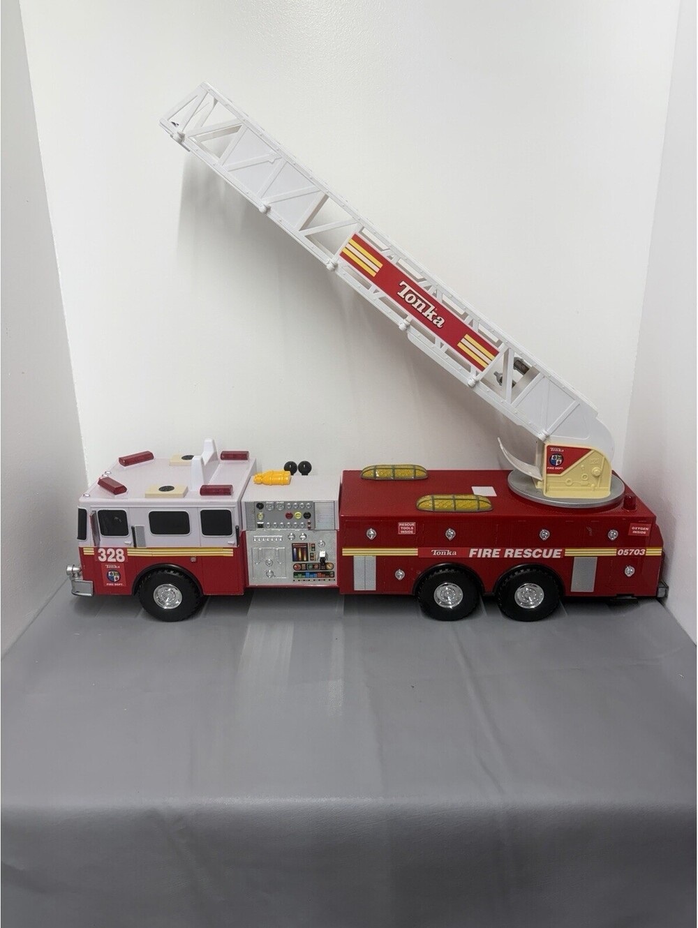 Tonka Fire Rescue Truck #328 32" SUPER SIZED Toy - Lights Sound Moveable Ladder